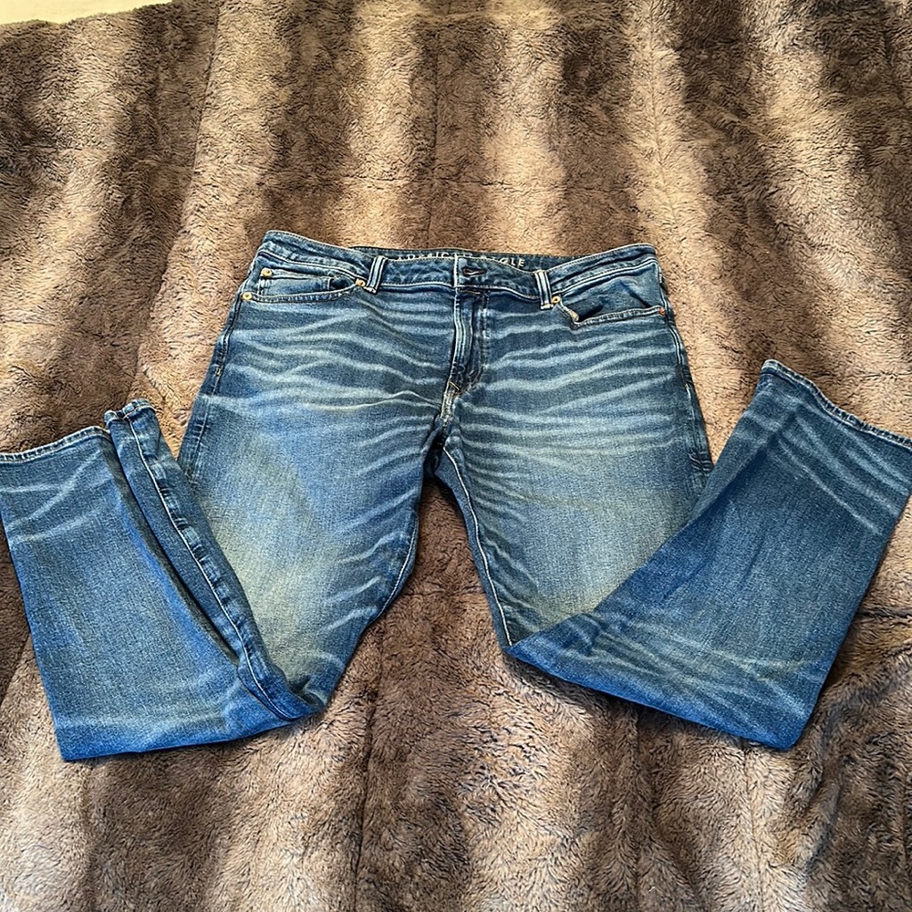 Men’s American Eagle jeans.